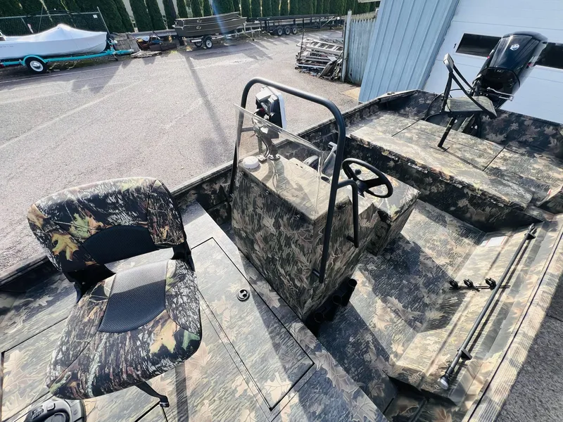 Slide: The Image of Crestliner Retriever FCC 1870 2025 - 44