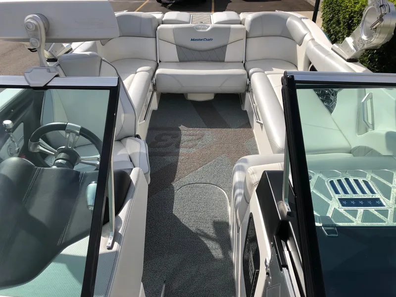 Slide: The Image of MasterCraft X23 2015 - 11