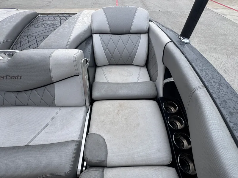 Slide: The Image of MasterCraft X46 2015 - 17