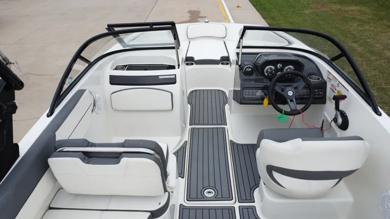 Slide: The Image of Bayliner VR5 2018 - 26