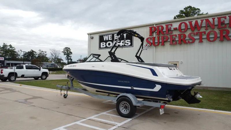 Slide: The Image of Bayliner VR5 2018 - 3