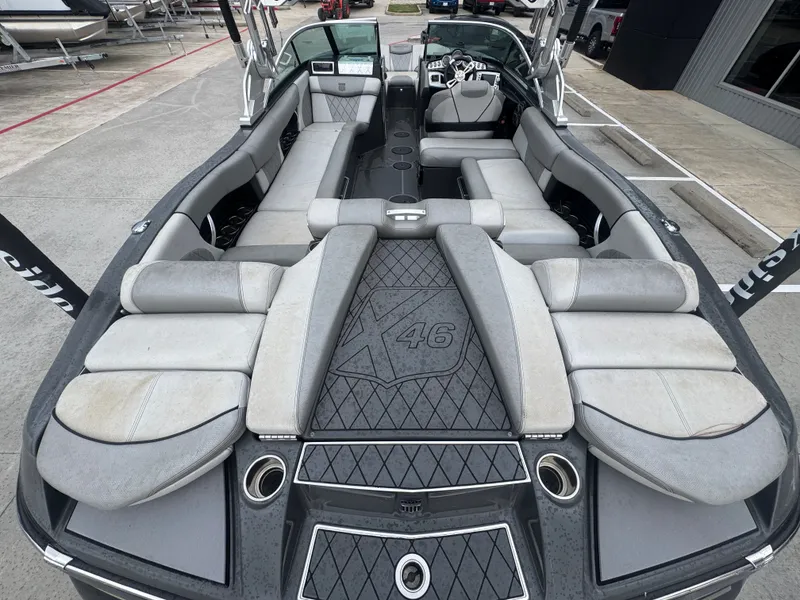 Slide: The Image of MasterCraft X46 2015 - 10