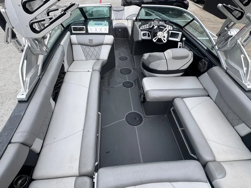 Slide: The Image of MasterCraft X46 2015 - 15