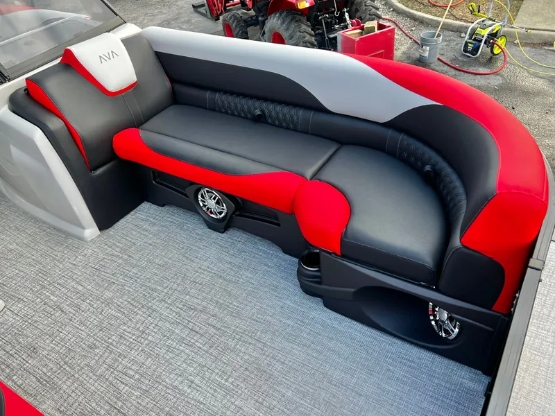 Slide: The Image of Avalon LSZ 23' Elite Windshield Triple-Toon 2026 - 10