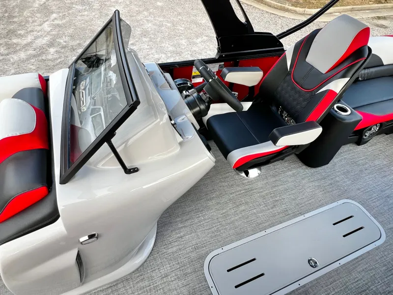 Slide: The Image of Avalon LSZ 23' Elite Windshield Triple-Toon 2026 - 13