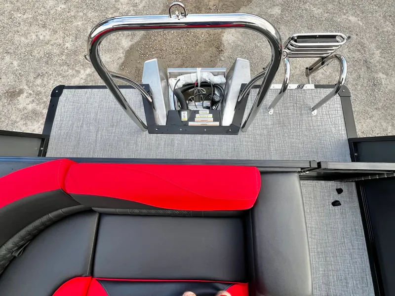 Slide: The Image of Avalon LSZ 23' Elite Windshield Triple-Toon 2026 - 17