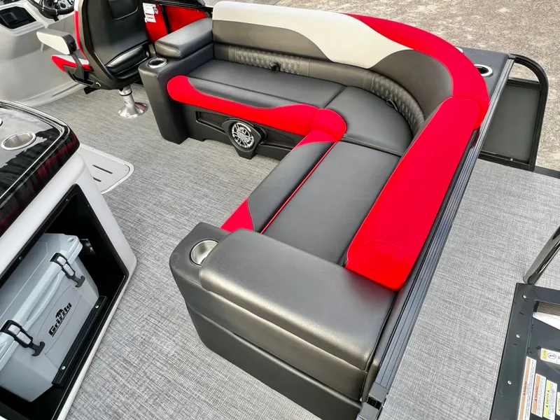 Slide: The Image of Avalon LSZ 23' Elite Windshield Triple-Toon 2026 - 21