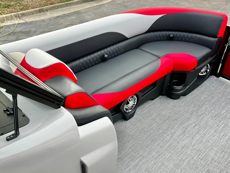 Slide: The Image of Avalon LSZ 23' Elite Windshield Triple-Toon 2026 - 28