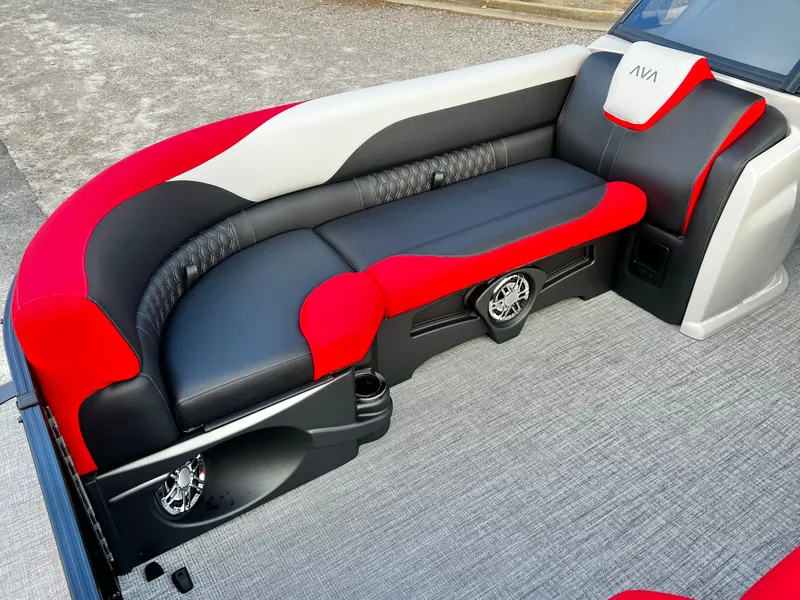 Slide: The Image of Avalon LSZ 23' Elite Windshield Triple-Toon 2026 - 9