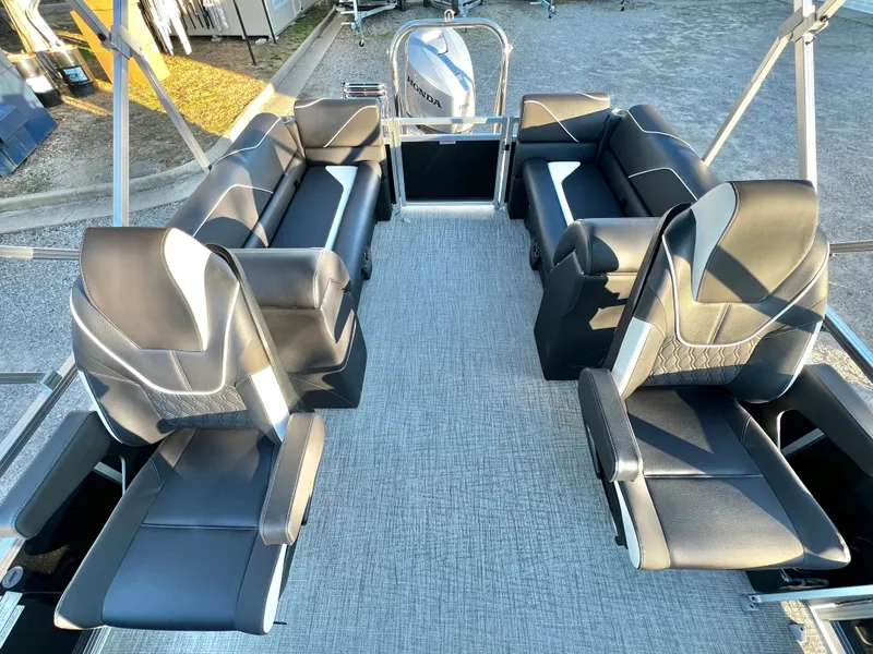 Slide: The Image of Avalon Venture 21' Quad Lounge 2026 - 13