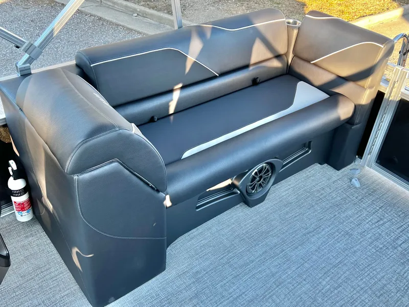 Slide: The Image of Avalon Venture 21' Quad Lounge 2026 - 14