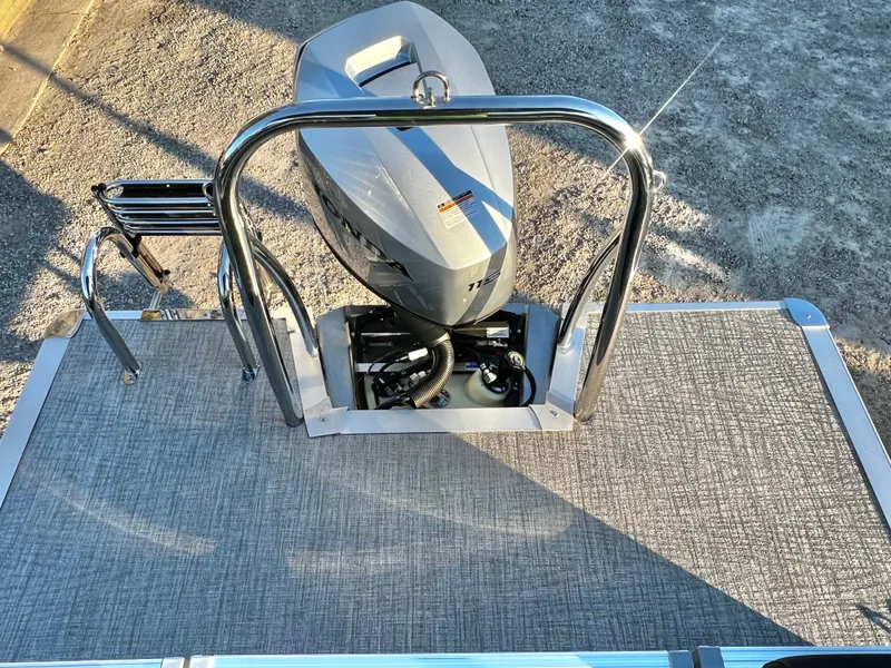 Slide: The Image of Avalon Venture 21' Quad Lounge 2026 - 16