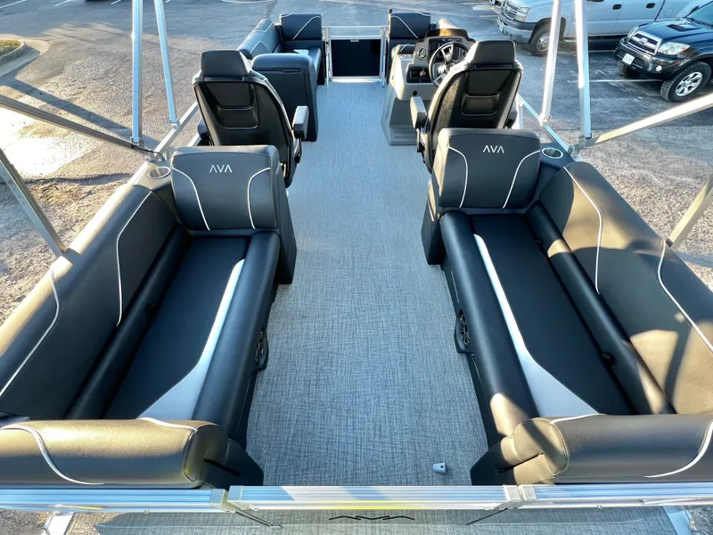 Slide: The Image of Avalon Venture 21' Quad Lounge 2026 - 17