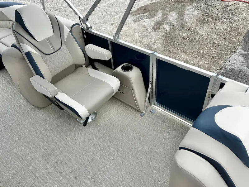 Slide: The Image of Avalon LSZ 23' Quad Lounge Triple-Toon 2026 - 12