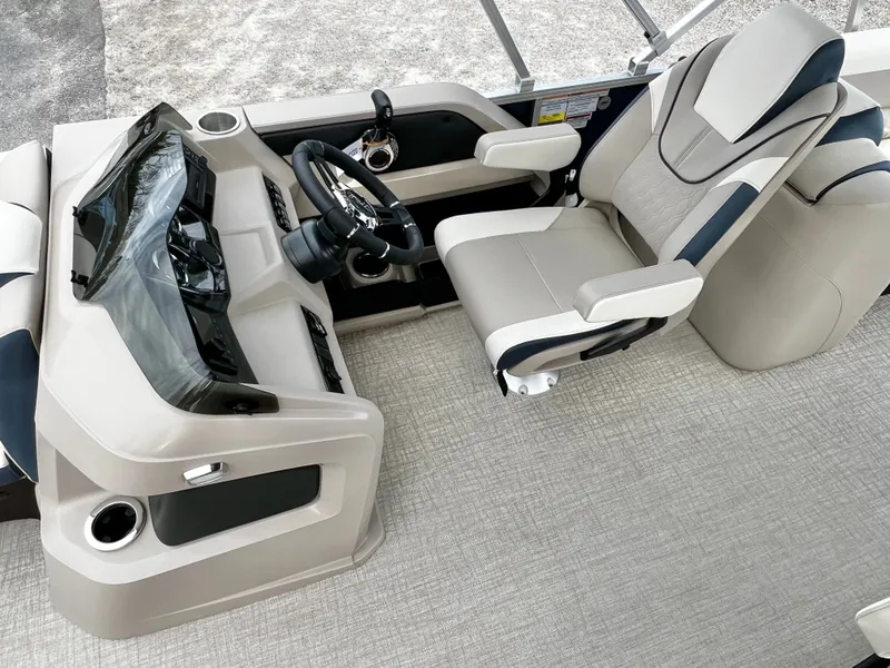 Slide: The Image of Avalon LSZ 23' Quad Lounge Triple-Toon 2026 - 13