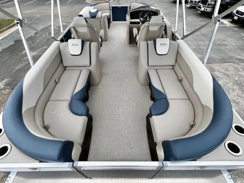 Slide: The Image of Avalon LSZ 23' Quad Lounge Triple-Toon 2026 - 18