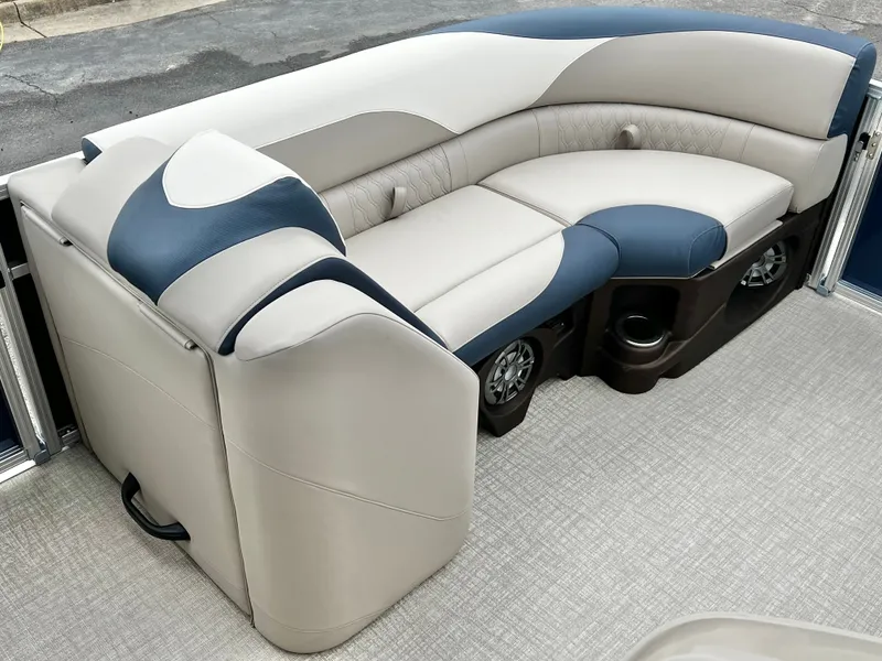 Slide: The Image of Avalon LSZ 23' Quad Lounge Triple-Toon 2026 - 25
