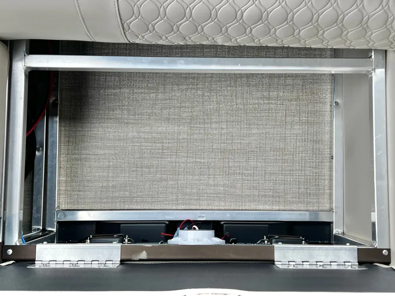 Slide: The Image of Avalon LSZ 23' Quad Lounge Triple-Toon 2026 - 27