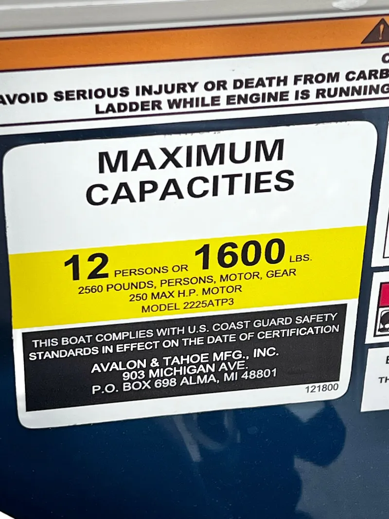 Slide: The Image of Avalon LSZ 23' Quad Lounge Triple-Toon 2026 - 28