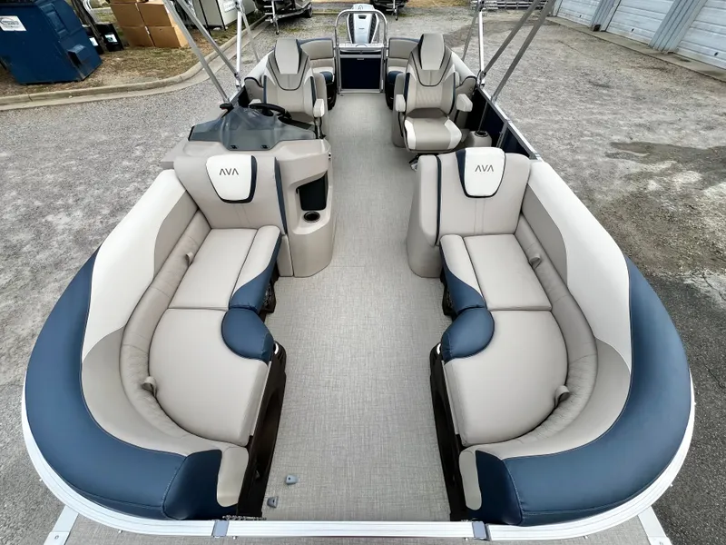 Slide: The Image of Avalon LSZ 23' Quad Lounge Triple-Toon 2026 - 8