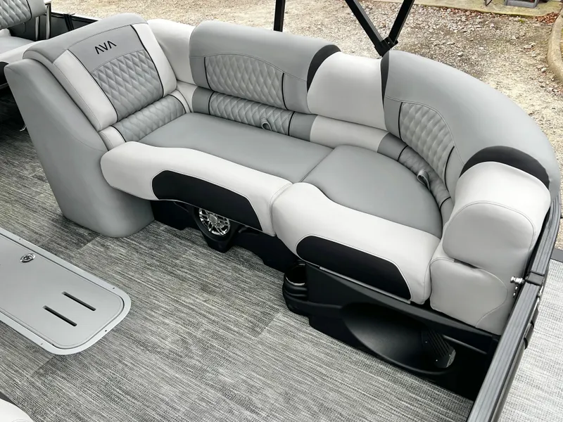 Slide: The Image of Avalon Catalina 25' Entertainer Triple-Toon 2026 - 10