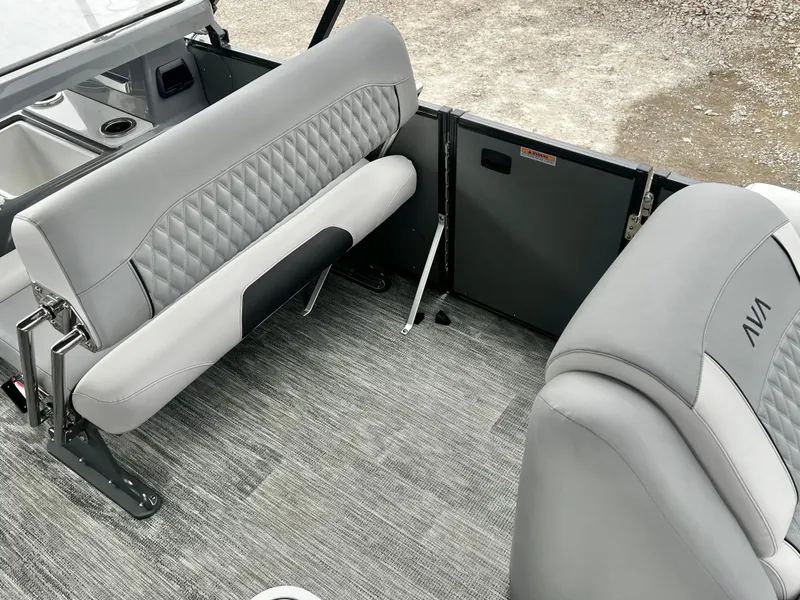 Slide: The Image of Avalon Catalina 25' Entertainer Triple-Toon 2026 - 12