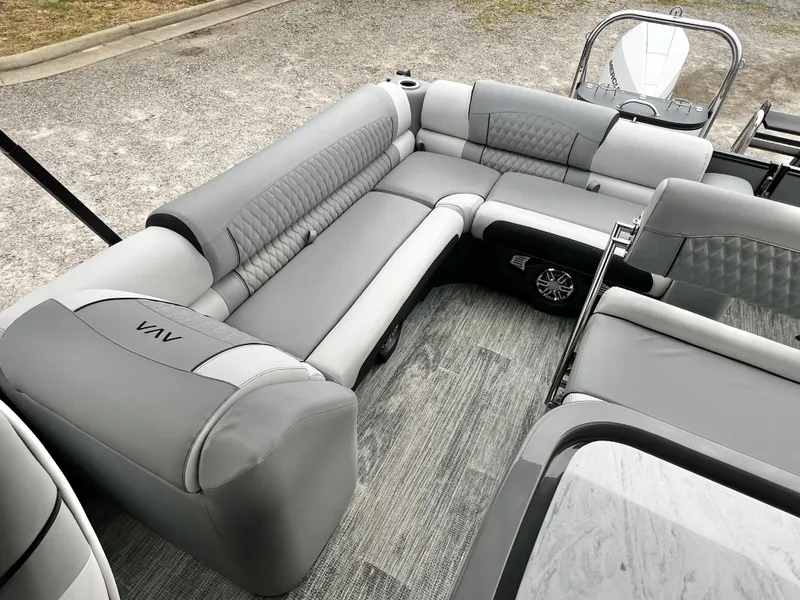 Slide: The Image of Avalon Catalina 25' Entertainer Triple-Toon 2026 - 15