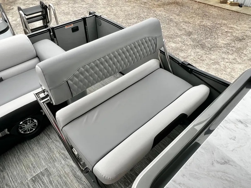 Slide: The Image of Avalon Catalina 25' Entertainer Triple-Toon 2026 - 17