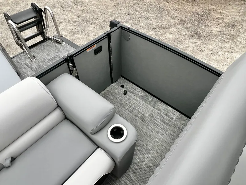 Slide: The Image of Avalon Catalina 25' Entertainer Triple-Toon 2026 - 18