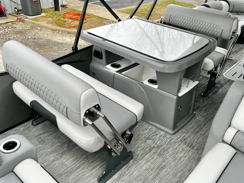 Slide: The Image of Avalon Catalina 25' Entertainer Triple-Toon 2026 - 22