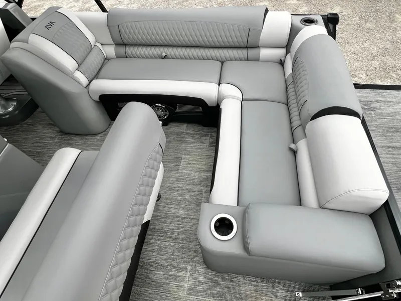 Slide: The Image of Avalon Catalina 25' Entertainer Triple-Toon 2026 - 23