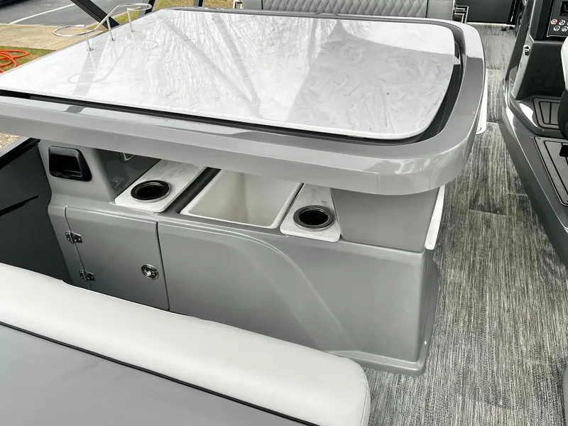 Slide: The Image of Avalon Catalina 25' Entertainer Triple-Toon 2026 - 24