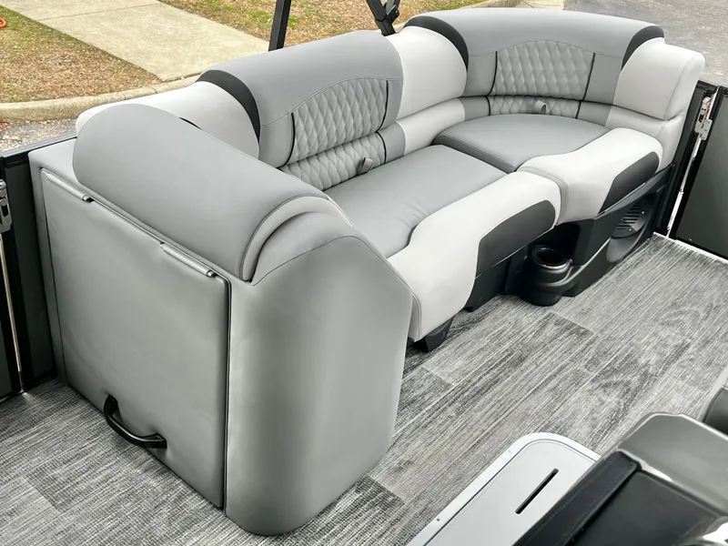 Slide: The Image of Avalon Catalina 25' Entertainer Triple-Toon 2026 - 30