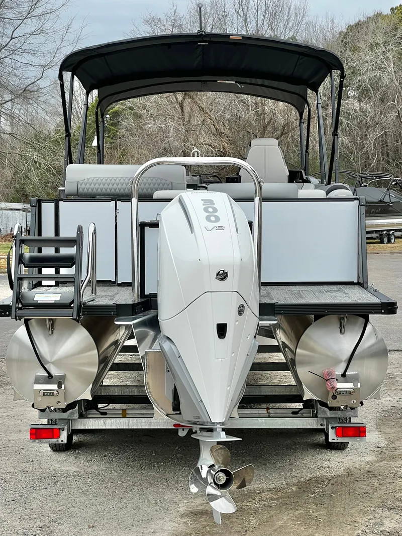 Slide: The Image of Avalon Catalina 25' Entertainer Triple-Toon 2026 - 4