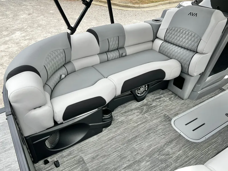 Slide: The Image of Avalon Catalina 25' Entertainer Triple-Toon 2026 - 9