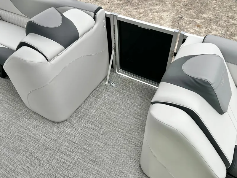 Slide: The Image of Avalon LSZ 23' Elite Triple-Toon 2026 - 12