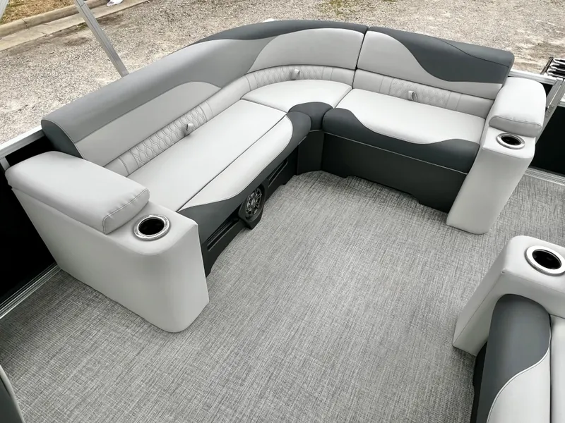 Slide: The Image of Avalon LSZ 23' Elite Triple-Toon 2026 - 15