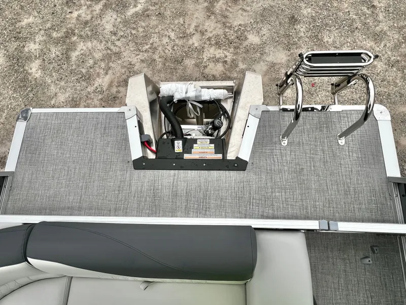 Slide: The Image of Avalon LSZ 23' Elite Triple-Toon 2026 - 17