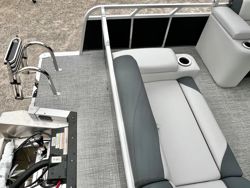 Slide: The Image of Avalon LSZ 23' Elite Triple-Toon 2026 - 19