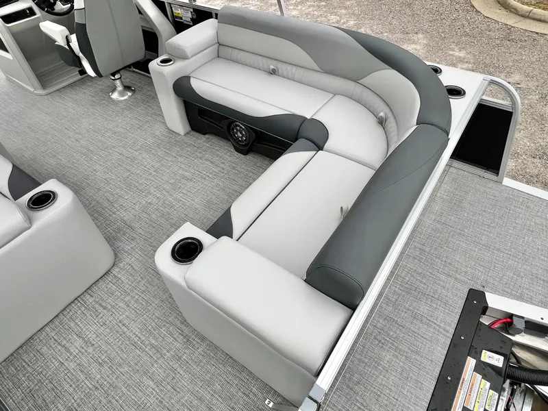 Slide: The Image of Avalon LSZ 23' Elite Triple-Toon 2026 - 20