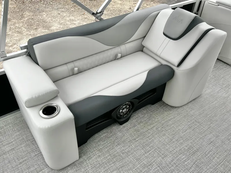 Slide: The Image of Avalon LSZ 23' Elite Triple-Toon 2026 - 21