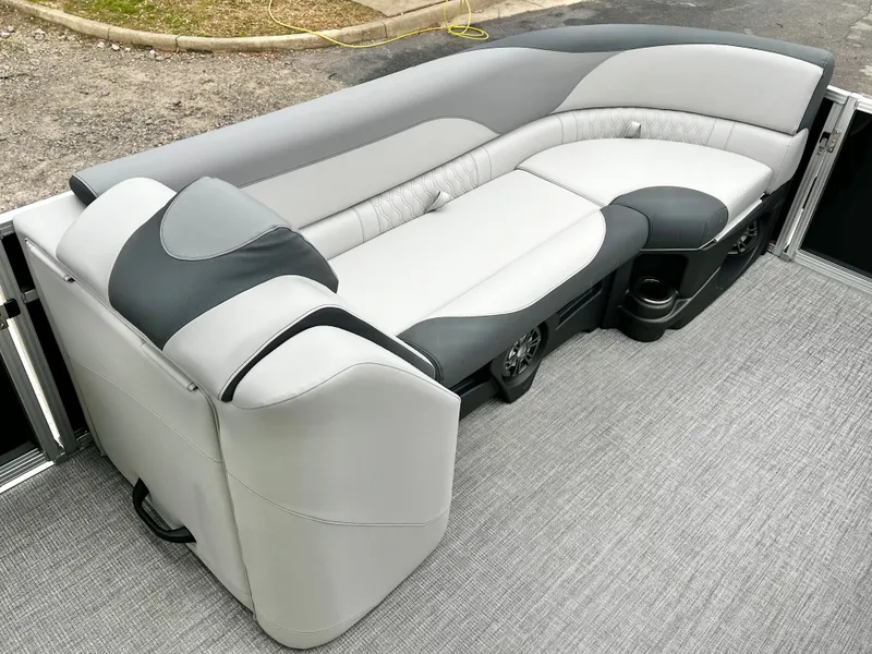 Slide: The Image of Avalon LSZ 23' Elite Triple-Toon 2026 - 26