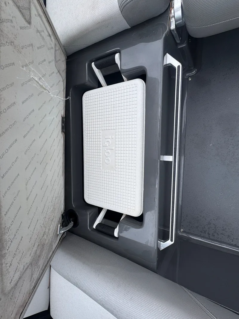 Slide: The Image of MasterCraft X46 2015 - 20