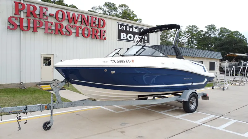 Slide: The Image of Bayliner VR5 2018 - 10