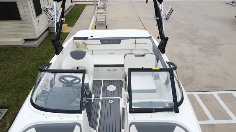 Slide: The Image of Bayliner VR5 2018 - 21