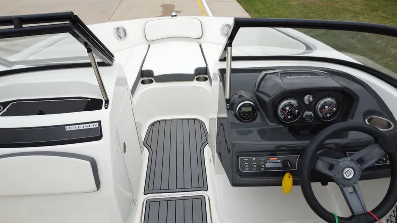 Slide: The Image of Bayliner VR5 2018 - 31