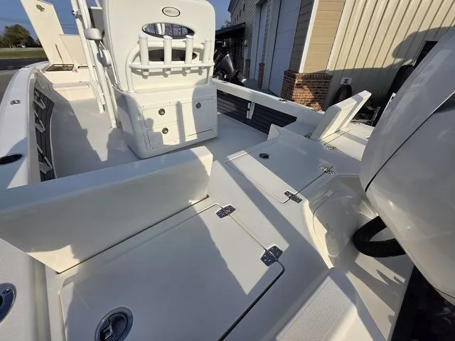 Slide: The Image of Pathfinder 2500 Hybrid 2026 - 12