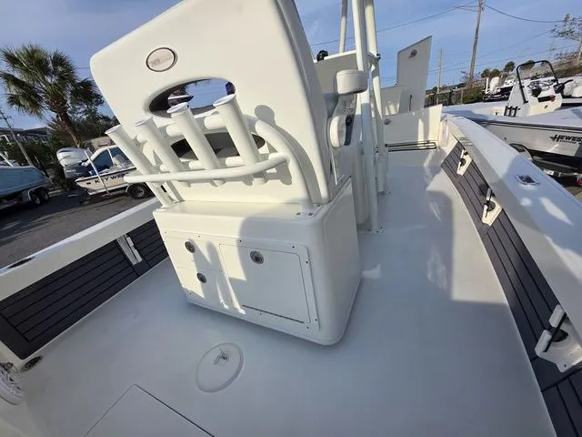 Slide: The Image of Pathfinder 2500 Hybrid 2026 - 14