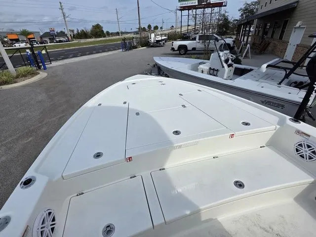 Slide: The Image of Pathfinder 2500 Hybrid 2026 - 25