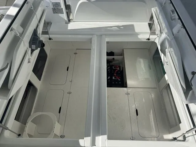 Slide: The Image of Wellcraft 38 T-Top 2026 - 13